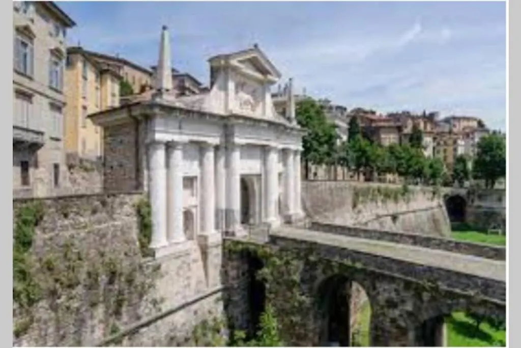 Entire Flat, Independent Entrance, 20 Mins To Bgy - Bergamo Milan Airport Apartment Nembro